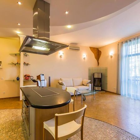 3-Room Apartments On Khreshchatyk. Building With Star Kiev Buitenkant foto