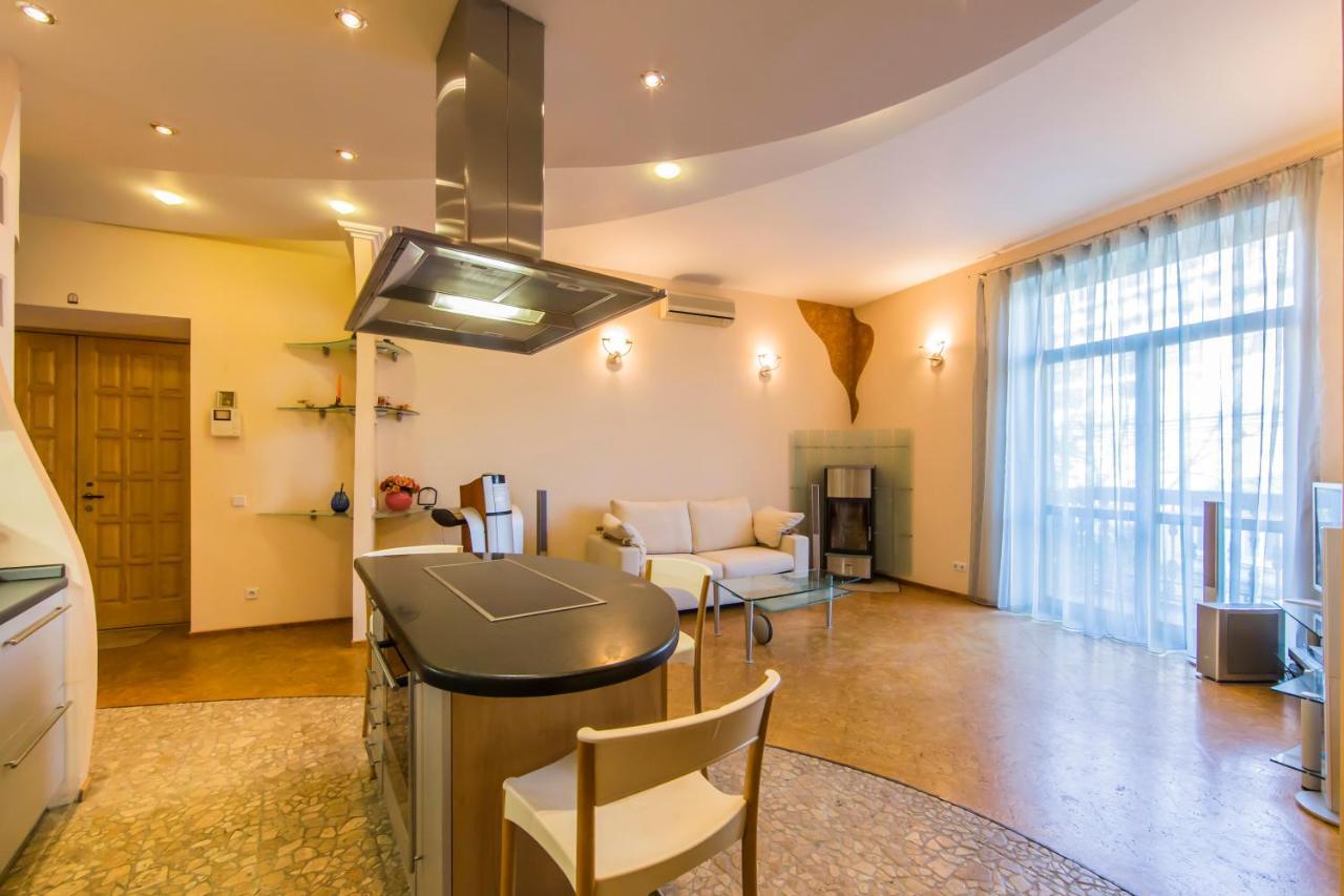 3-Room Apartments On Khreshchatyk. Building With Star Kiev Buitenkant foto