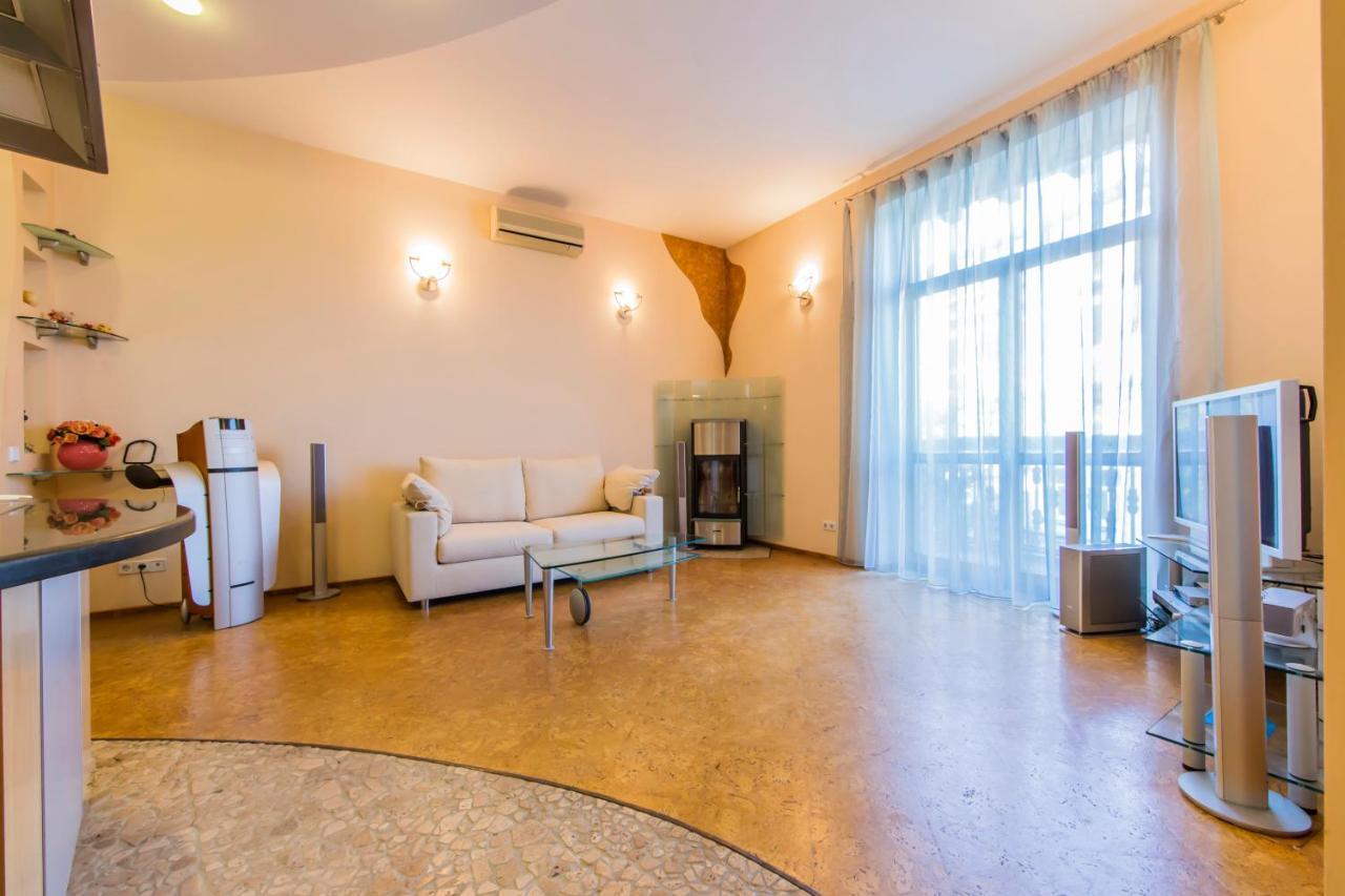 3-Room Apartments On Khreshchatyk. Building With Star Kiev Buitenkant foto