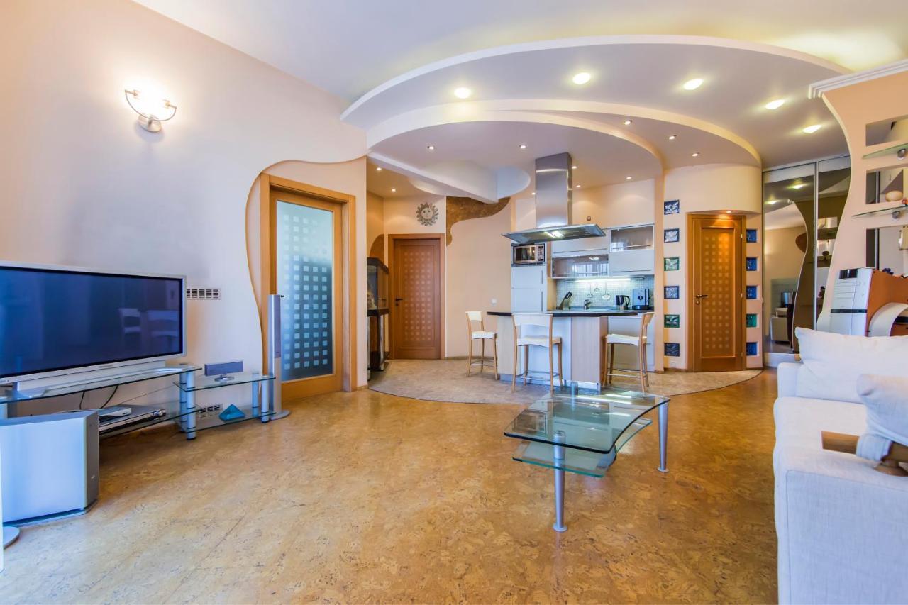 3-Room Apartments On Khreshchatyk. Building With Star Kiev Buitenkant foto