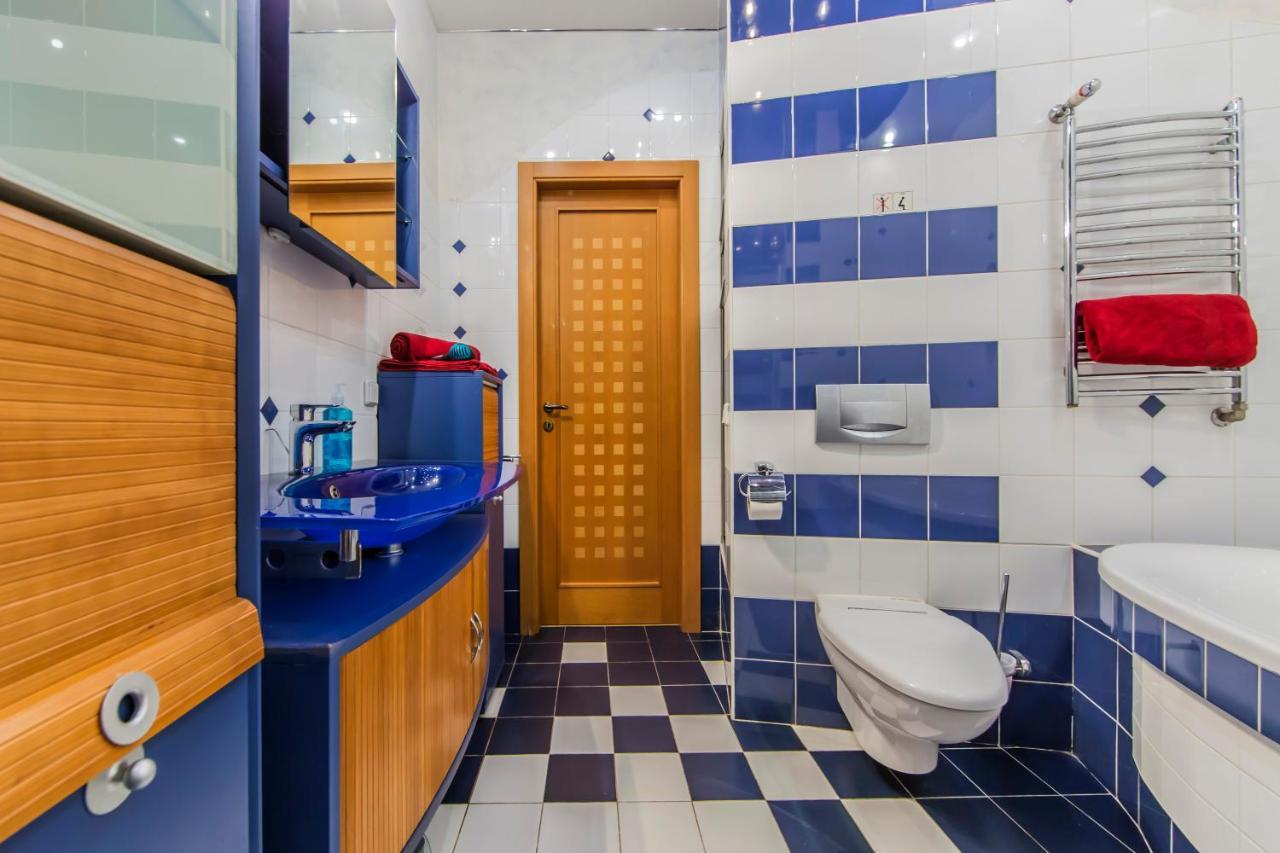 3-Room Apartments On Khreshchatyk. Building With Star Kiev Buitenkant foto