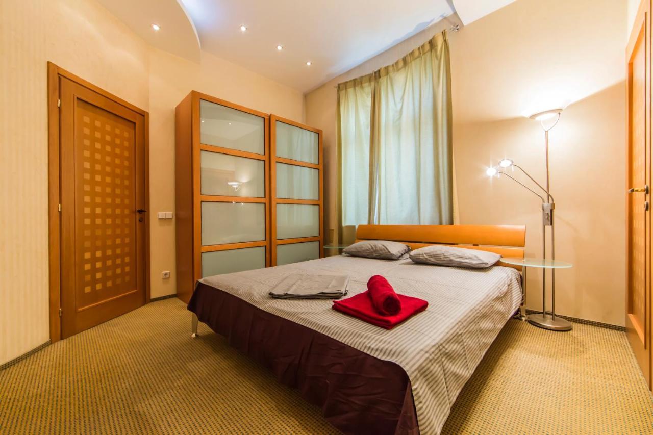 3-Room Apartments On Khreshchatyk. Building With Star Kiev Buitenkant foto